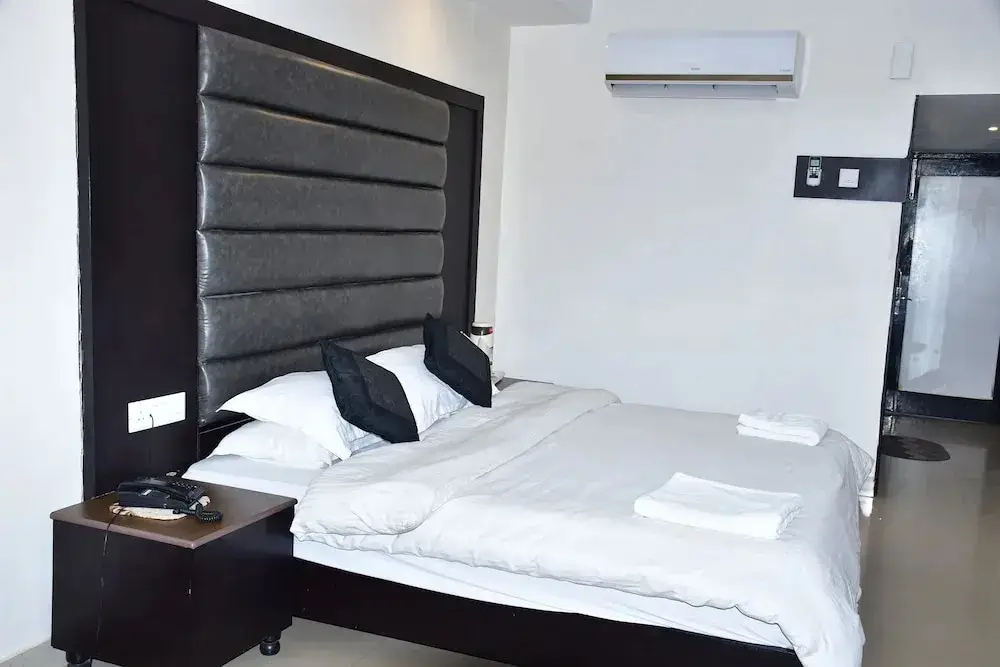 Катра: Hotel Tridev