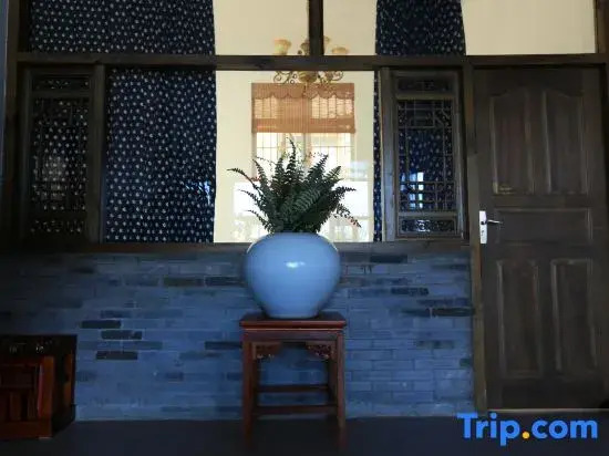 Дали: Rujia Inn