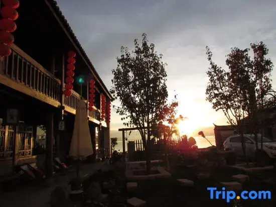 Дали: Rujia Inn