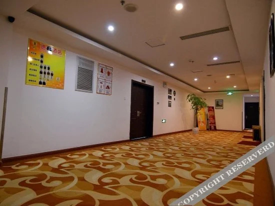 Хайян: Super 8 Hotel Haiyang Jin Hai Luo Commercial Squar
