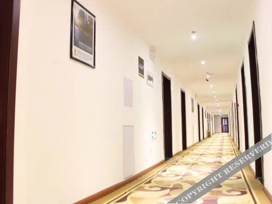 Super 8 Hotel Haiyang Jin Hai Luo Commercial Squar — фото 1