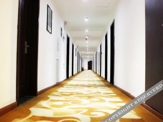 Хайян: Super 8 Hotel Haiyang Jin Hai Luo Commercial Squar