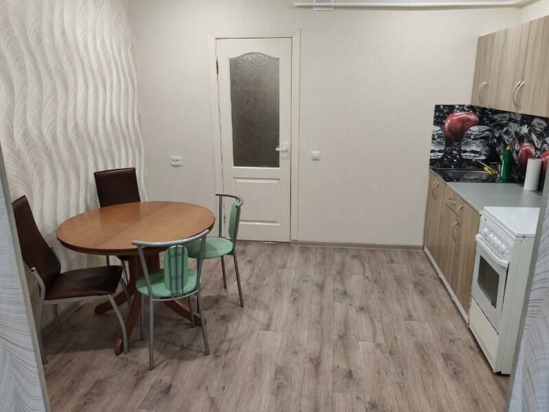 Усинск: Flat on str. Molodezhnaya bld. 5 Selena