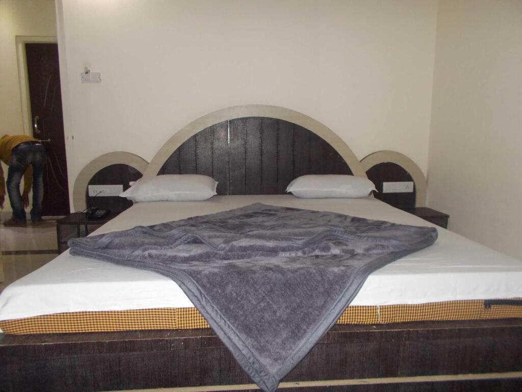 Пачмарай: Hotel Saket
