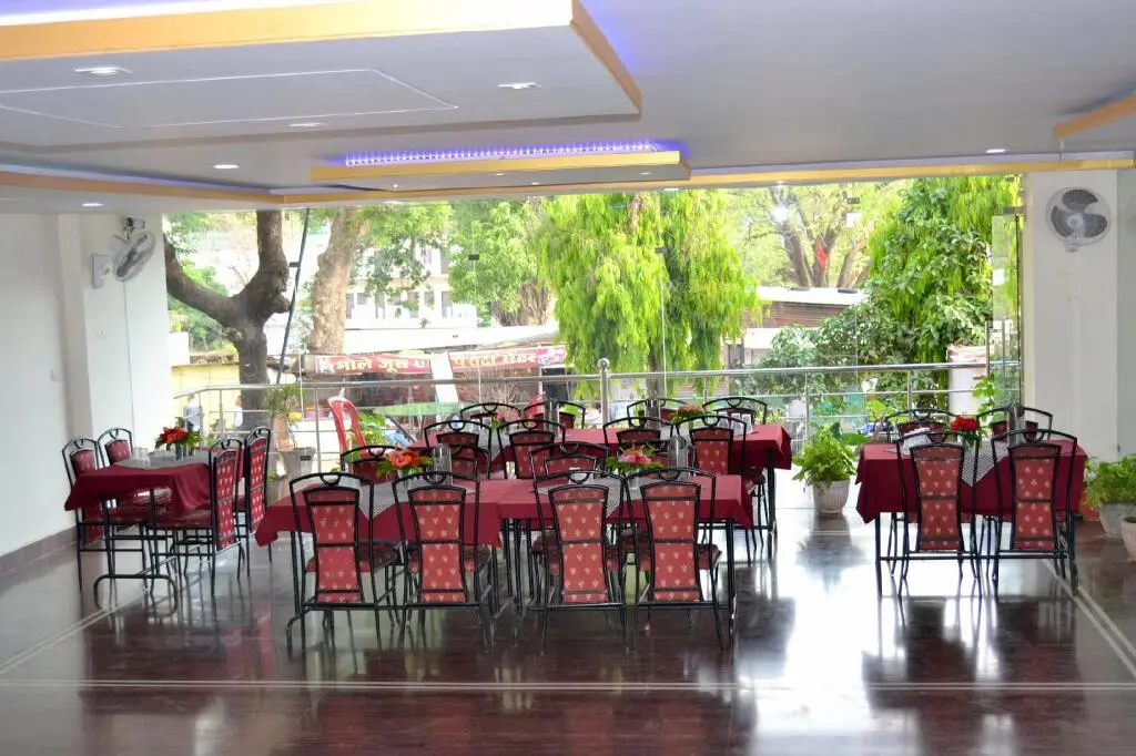 Пачмарай: Hotel Saket