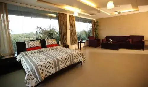 Ахмедабад: 4 Night Starz Club & Spa