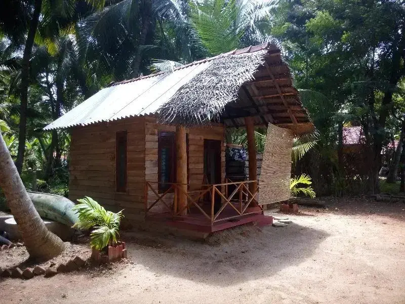 Вайккал: Negombo Beach Cabana 7 Bed & Breakfast