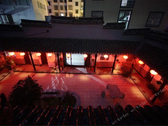 Цзясинь: Xitang Yizhijia Theme Hostel
