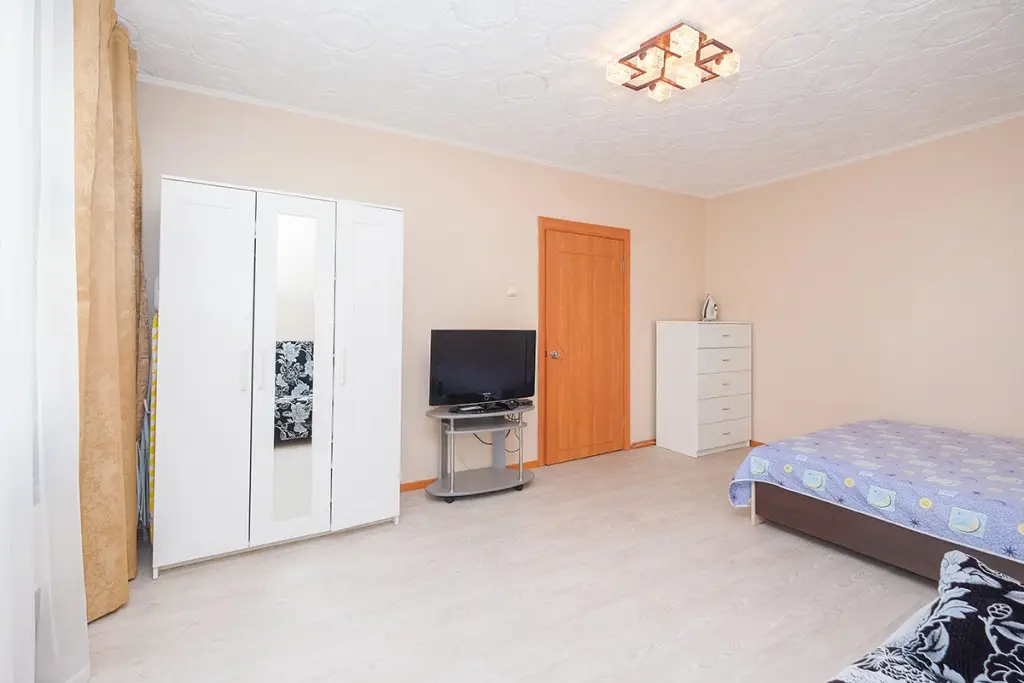 Новосибирск: Kvartira Na Gorskom Apartments