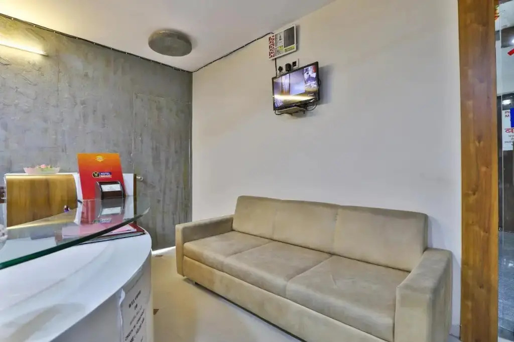 Ахмедабад: OYO Premium Law Garden C G Road