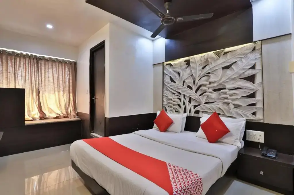 Ахмедабад: OYO Premium Law Garden C G Road