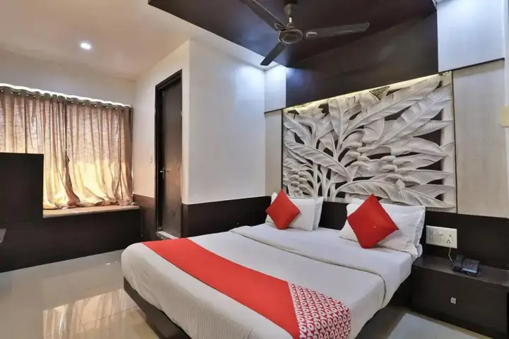 Ахмедабад: OYO Premium Law Garden C G Road