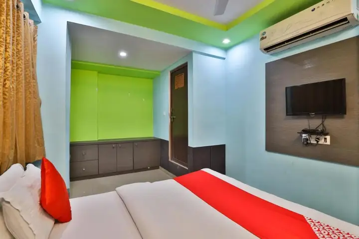 Ахмедабад: OYO Premium Law Garden C G Road