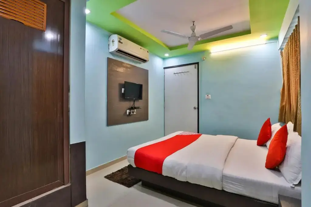 Ахмедабад: OYO Premium Law Garden C G Road