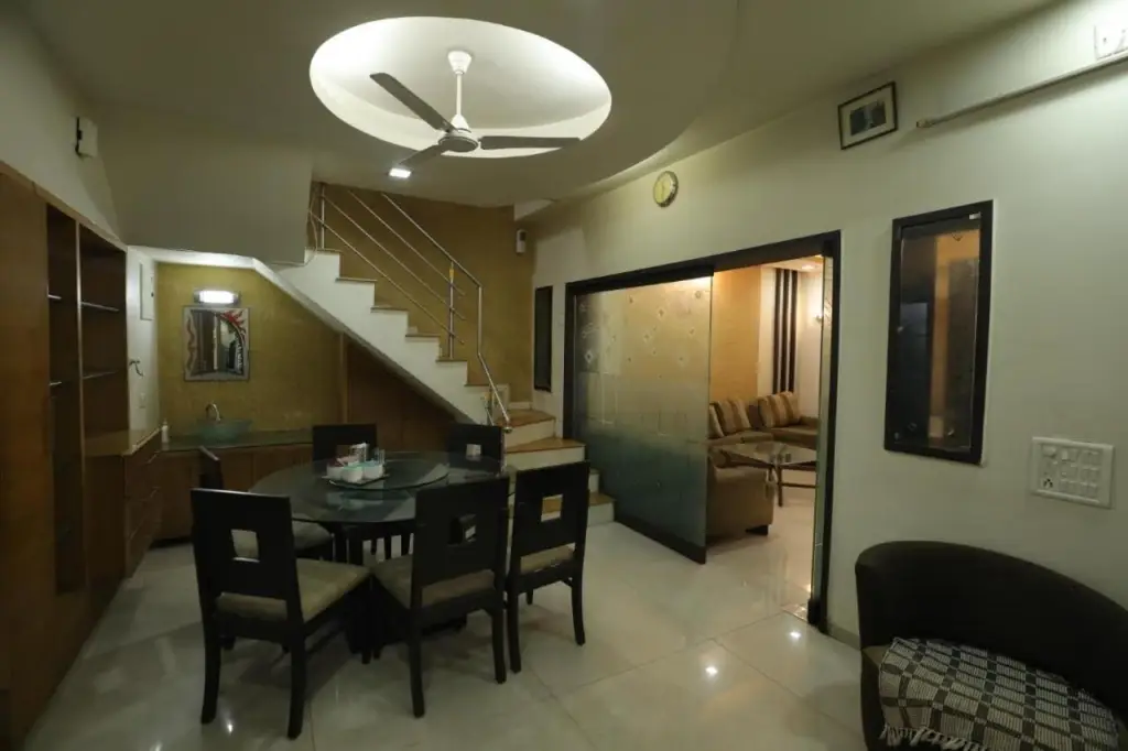 Ахмедабад: OYO Rooms ISKCON SG Highway II