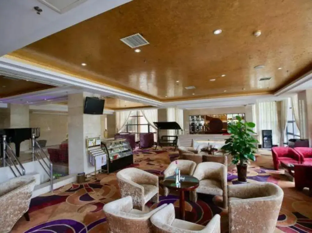 Лешан: Junlai Business Hotel Jiajiang Central Coach Terminal