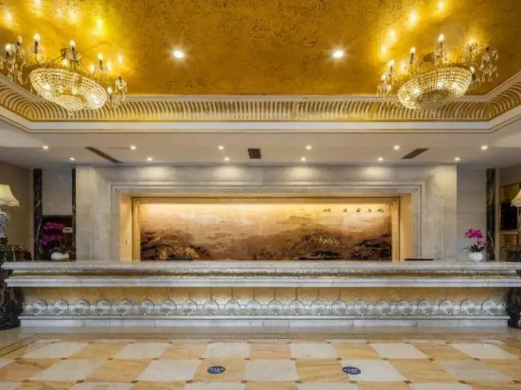 Лешан: Junlai Business Hotel Jiajiang Central Coach Terminal