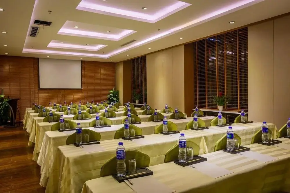 Наньтун: Nangtong Scholars Xing Lake