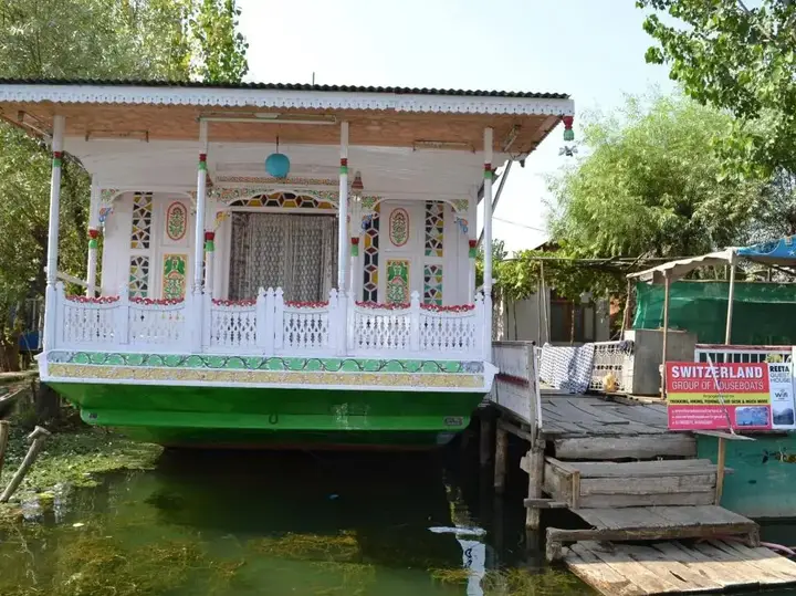 Шринагар: Kings Throne House boats