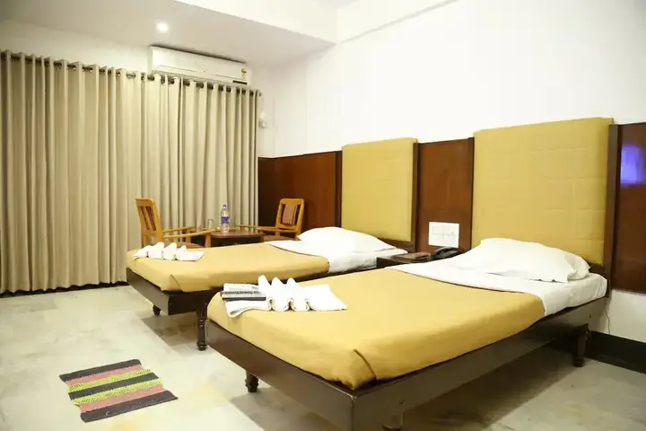 Алюр: Hotel SriKrishna Hassan