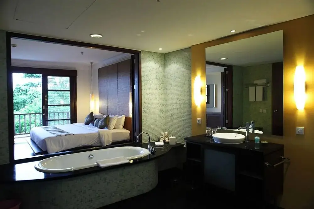 Беноа: Bali Wood Property At Emerald Tower Nusa Dua