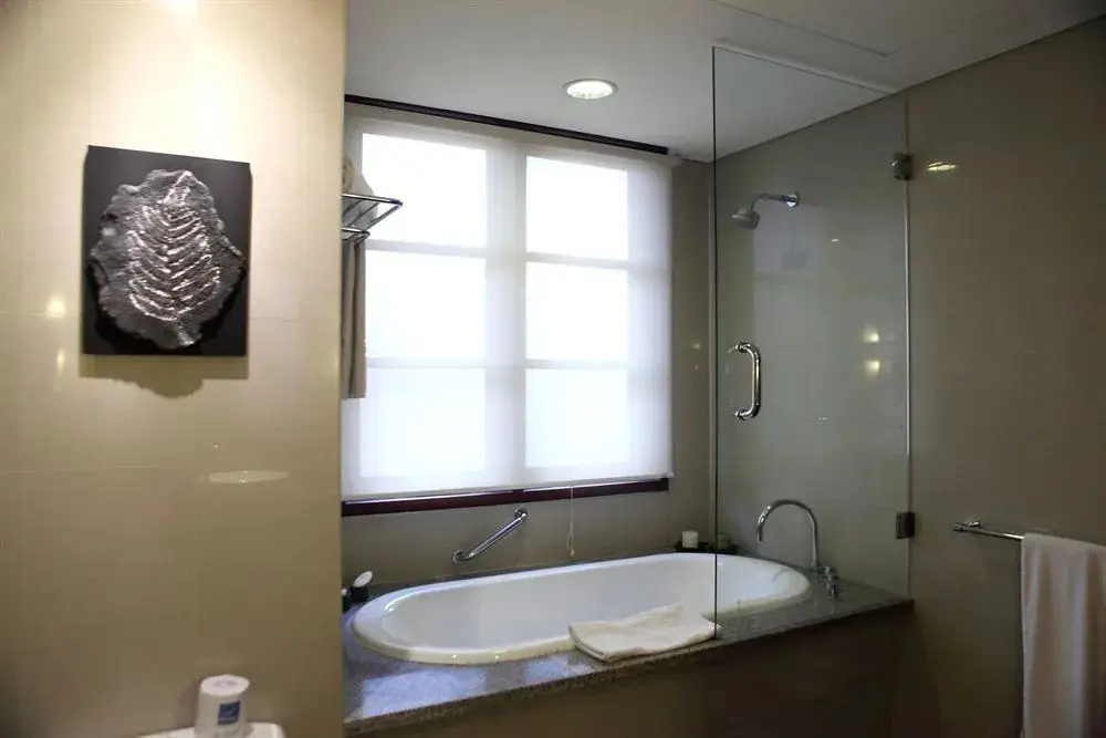 Беноа: Bali Wood Property At Emerald Tower Nusa Dua