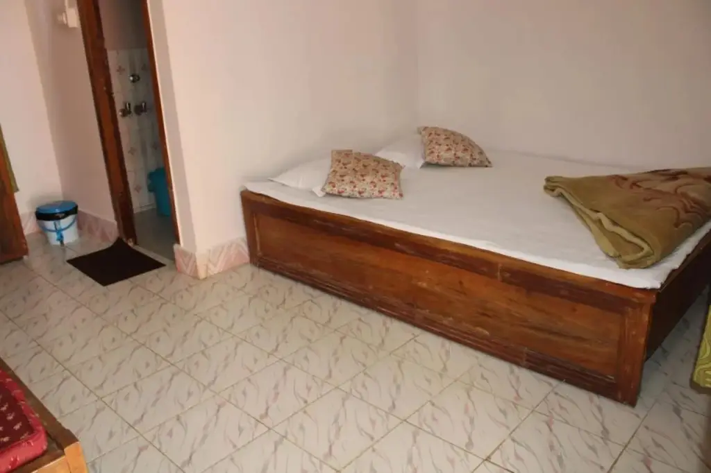 Кохора: Sarmah Lodge