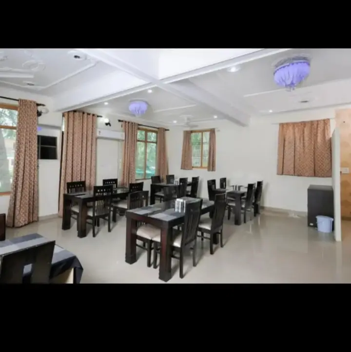 Шахджаханпур: OYO Rooms Neemrana NH8