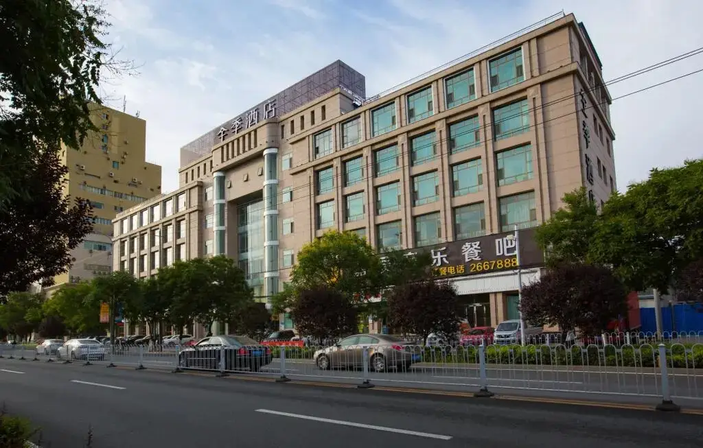 Starway Hotel (Lanzhou West Railway Station) — фото 1