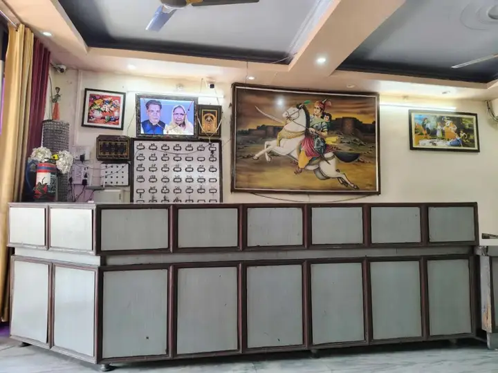Крепость Jhansi: Hotel High Way