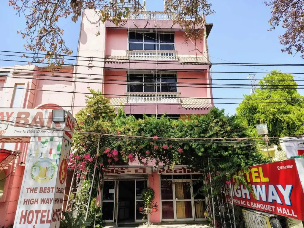 Крепость Jhansi: Hotel High Way