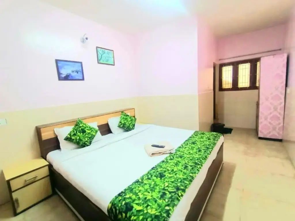 Ути: Hays SK Residency