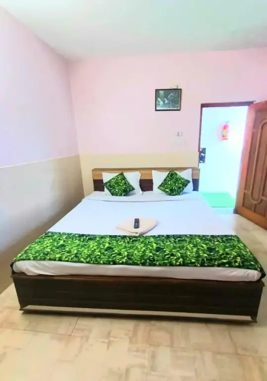 Ути: Hays SK Residency