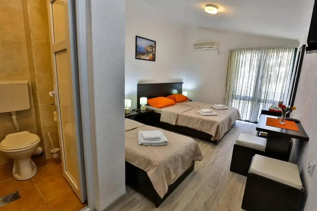 Бар: Hotel ADRIANA