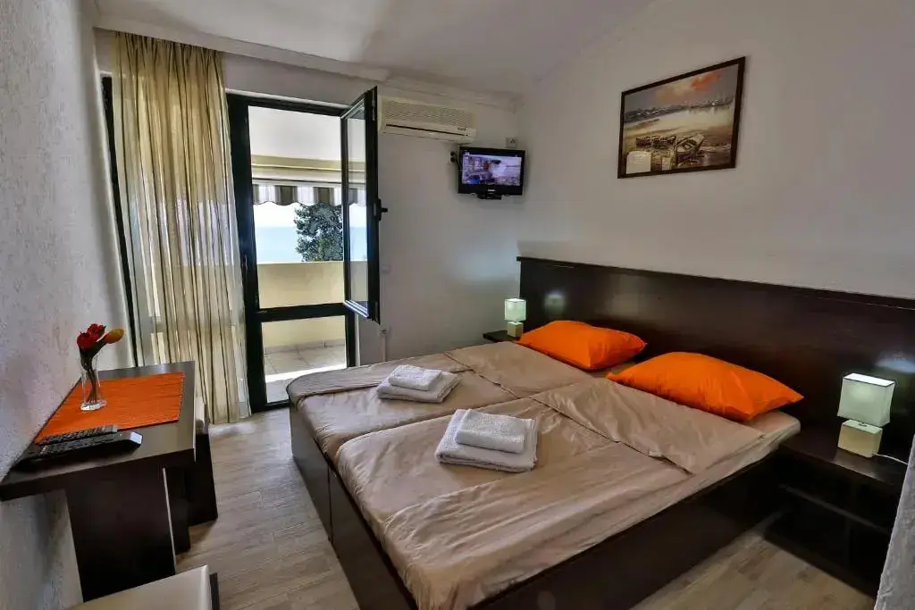 Бар: Hotel ADRIANA