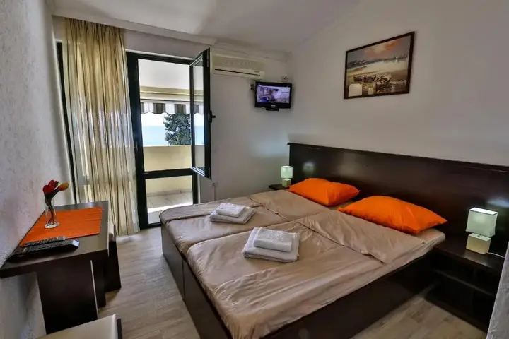 Бар: Hotel ADRIANA