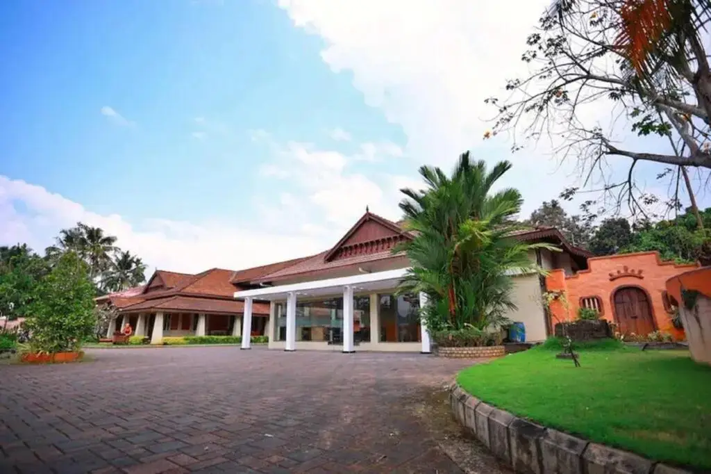 Атирапалли: Eastend Clayhouse Chalakudy