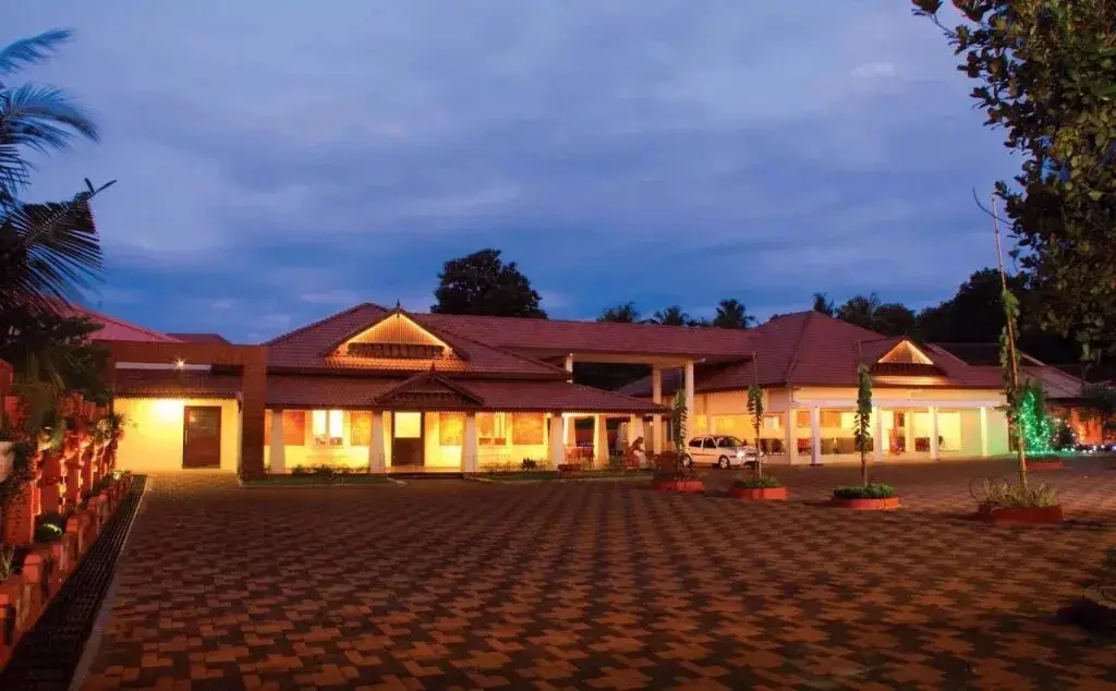 Атирапалли: Eastend Clayhouse Chalakudy