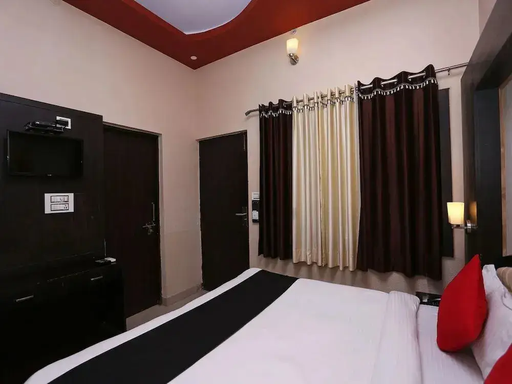 Дехрадун: Hotel JSR Inn by OYO Rooms