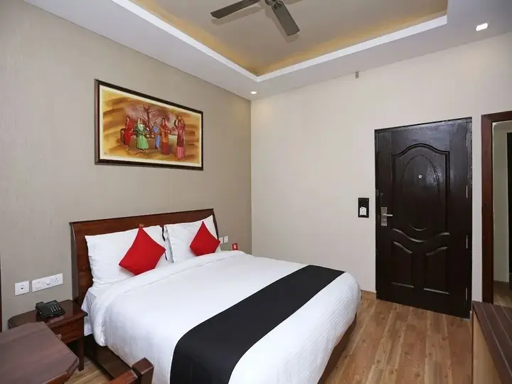 Дехрадун: Hotel JSR Inn by OYO Rooms
