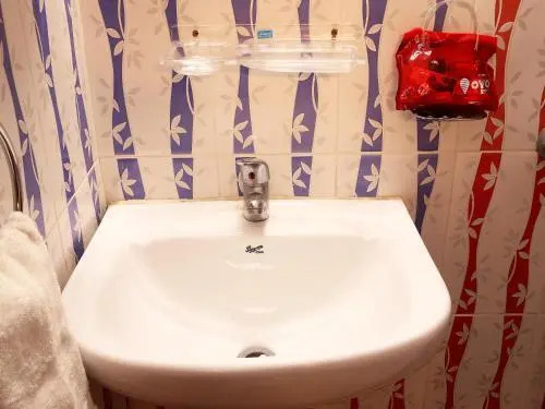 Колката: Amit Hotel by OYO Rooms