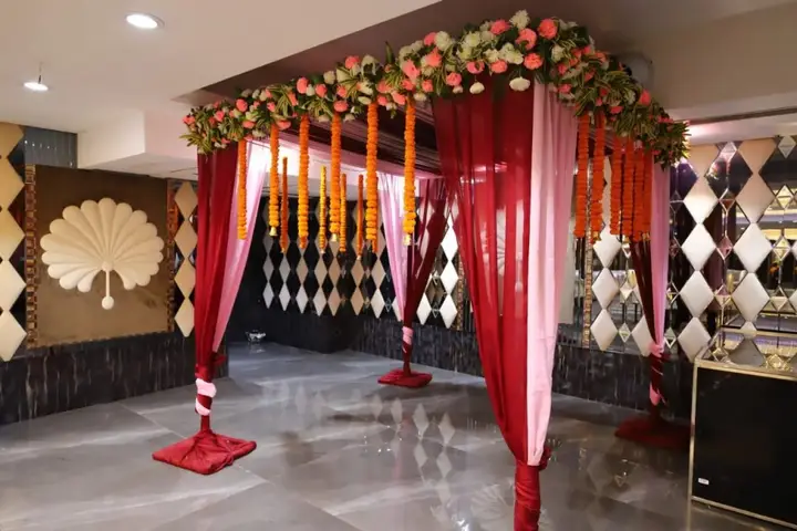 Газиабад: Banana Tree Hotel & Banquets