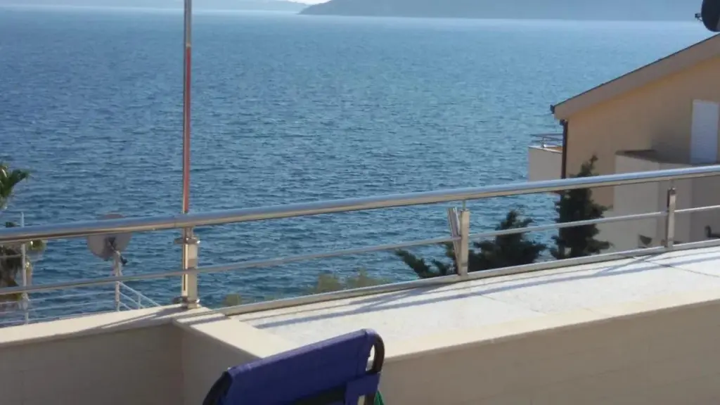 Херцег-Нови: Sea View Apartments