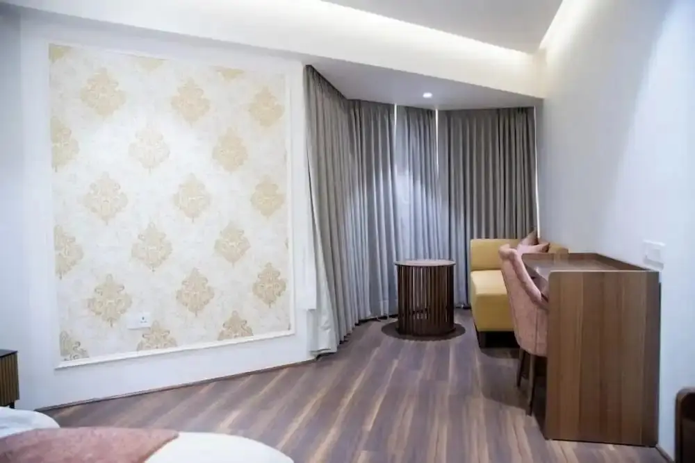 Нью-Дели: The Retreat Resort