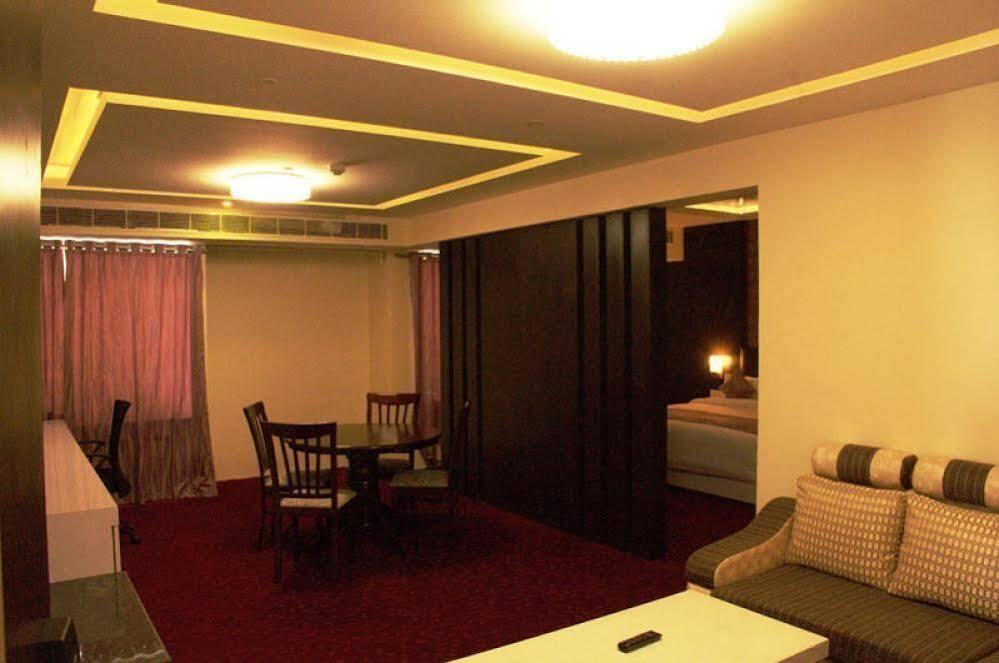 Тирупати: Vihas Hotels