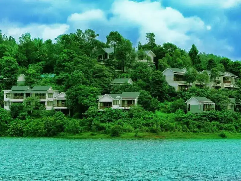Велламундра: Wayanad Silver Woods
