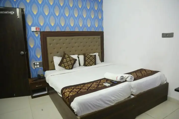 Шамшабад: Hotel Mn Grand