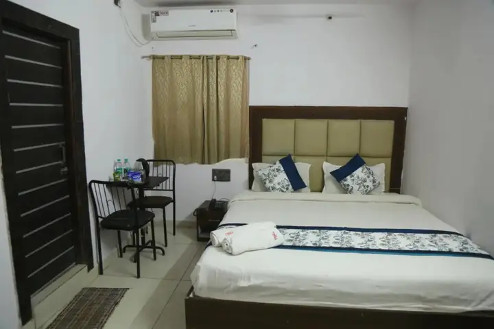 Шамшабад: Hotel Mn Grand
