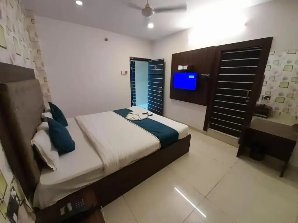 Шамшабад: Hotel Mn Grand