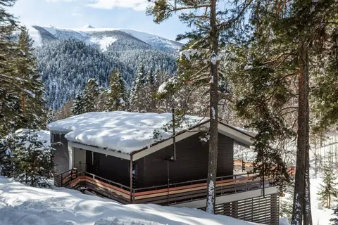 Отель Mairi Park Hotel — фото 1